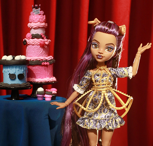 Puppetry Animation: Monster High Clawdeen Wins Cake Competition