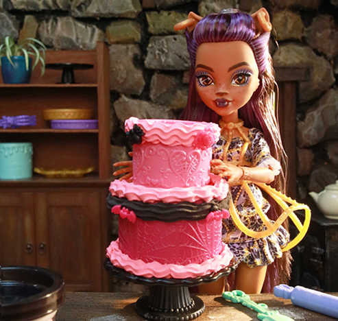 Puppetry Animation: Monster High Clawdeen in Kitchen